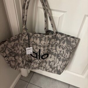 NWT ALO Yoga Gray Tie-Dye Canvas Cotton Large Tote Bag – Gym Travel Carry On